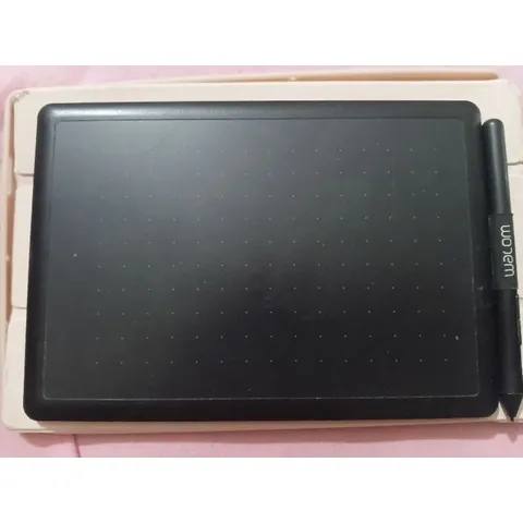 One by Wacom CTL-472 (mesa digitalizadora pequena)